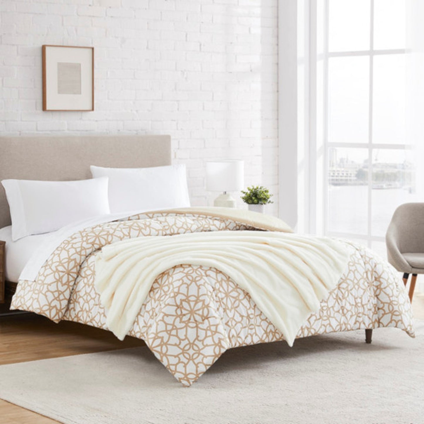 THE ULTIMATE LUXURY BEDDING -WHITE/TAN WITH CREAM THROW